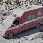 Serangan Israel di Lebanon menewaskan tenaga medis, merusak fasilitas kesehatan, dan memicu pengungsian massal yang memperparah krisis layanan kesehatan. (Foto: Anadolu)