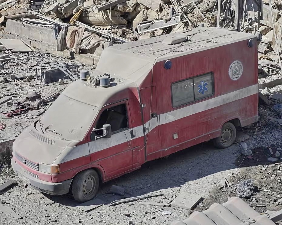 Serangan Israel di Lebanon menewaskan tenaga medis, merusak fasilitas kesehatan, dan memicu pengungsian massal yang memperparah krisis layanan kesehatan. (Foto: Anadolu)