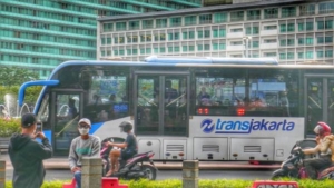 Pemprov DKI Jakarta menggratiskan seluruh transportasi umum pada 24 April 2026 dalam rangka Hari Transportasi Nasional untuk mendorong warga beralih ke angkutan publik. (Foto: ReportaseNews/Tama)