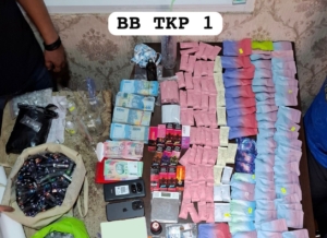 Polisi menangkap WNA China yang diduga menyekap remaja di hotel Ancol. Sebanyak 321 cartridge vape mengandung etomidate diamankan, diduga terkait jaringan narkoba. (Ist)