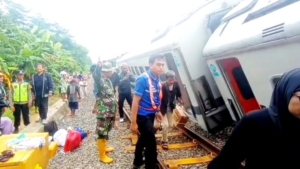 Tiga Gerbong KA Bangunkarta Anjlok di Brebes, Jalur Rel Ganda Lumpuh Total