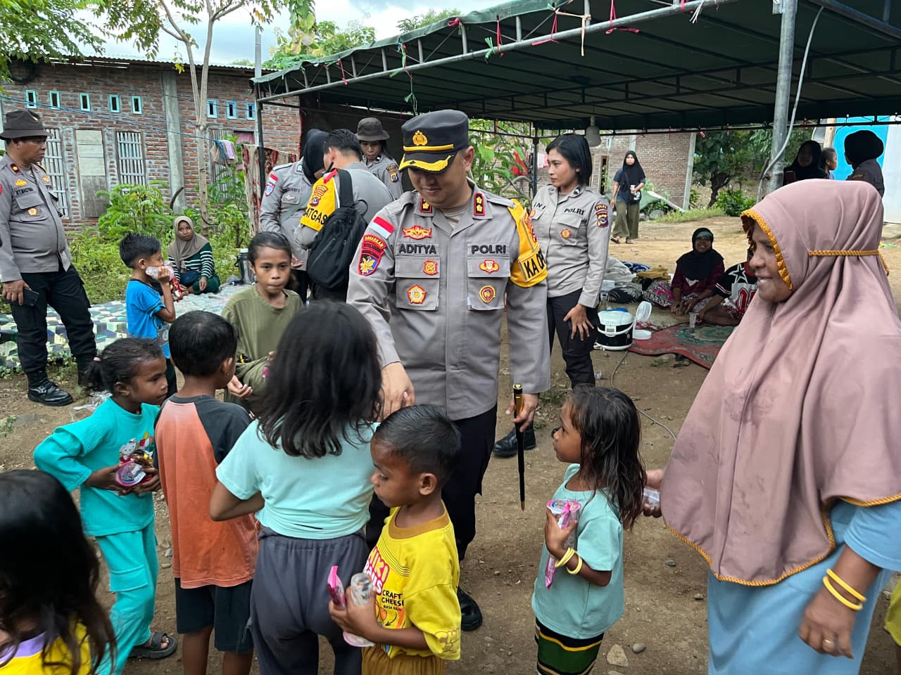 Polres Flores Timur Lakukan Trauma Healing bagi Anak-anak Korban Gempa di Adonara