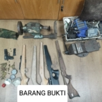 Penangkapan Ki Bedil, perakit senjata api ilegal di Bandung, mengungkap jaringan perdagangan senjata rakitan setelah Bareskrim Polri menyergap perantara dan menyita ratusan peluru. (Foto: ReportaseNews/HO-Satresmob Bareskrim Polri)