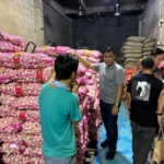 Bareskrim Polri mengungkap penyelundupan 23 ton bawang dan cabai ilegal di Pontianak. Komoditas impor tanpa izin diduga masuk lewat Malaysia. (Foto: ReportaseNews/HO-Bareskrim Polri)