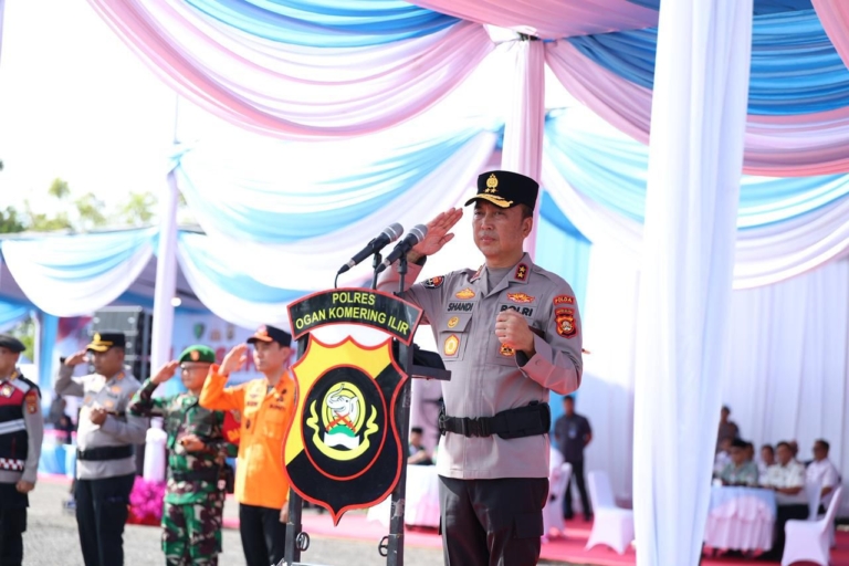 Kapolda Sumsel Irjen Pol Sandi Nugroho pimpin Apel Sabuk Kamtibmas di OKI, libatkan berbagai elemen masyarakat dan targetkan Zero Karhutla 2026 melalui kolaborasi lintas sektor. (Foto: ReportaseNews/HO-Humas Polda Sumsel)