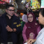 Satgas Pangan Polda Metro Jaya menemukan harga Minyakita melebihi HET saat sidak di Pasar Minggu, Jakarta Selatan, dan memastikan pengawasan terus diperketat. (Foto: ReportaseNews/HO-Humas Polda Metro Jaya)