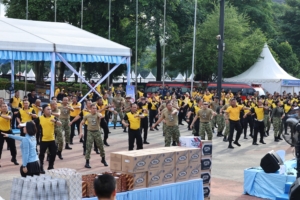 Polda Metro Jaya dan Kodam Jaya gelar olahraga bersama di GBK untuk memperkuat sinergi dan kesiapan menjaga keamanan Jakarta. (Foto: ReportaseNews/HO-Humas Polda Metro Jaya)