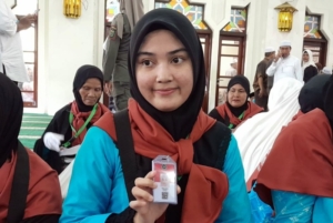 Mahasiswi Ini Menuntaskan Janji Suci kepada Sang Ayah di Tanah Suci