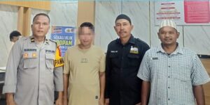 Pria Ini Diamankan Gegara Pakai Kaus Bertulisan Binatang Haram di Masjid Al-Abror