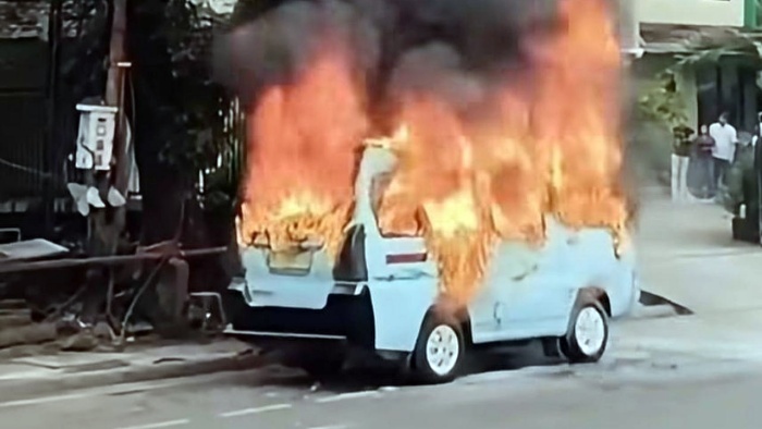 Gegara Rebutan Penumpang, Sopir Angkot di Tanah Abang Bakar Rekan Sendiri