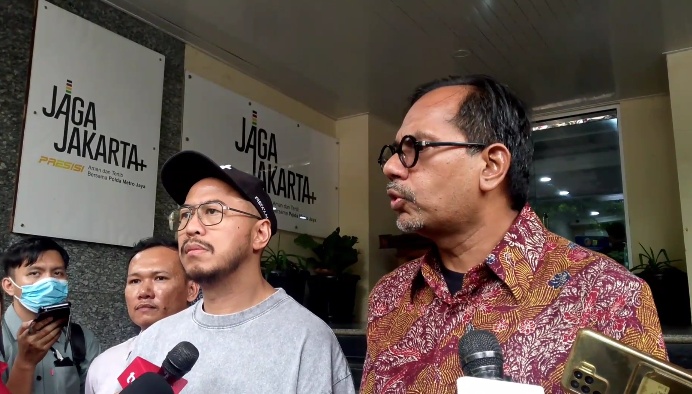 Pandji Pragiwaksono bertemu pelapor kasus dugaan penistaan agama di Polda Metro Jaya. Dialog berlangsung tertutup, disertai penjelasan dan permintaan maaf. (Foto: ReportaseNews/Tama)