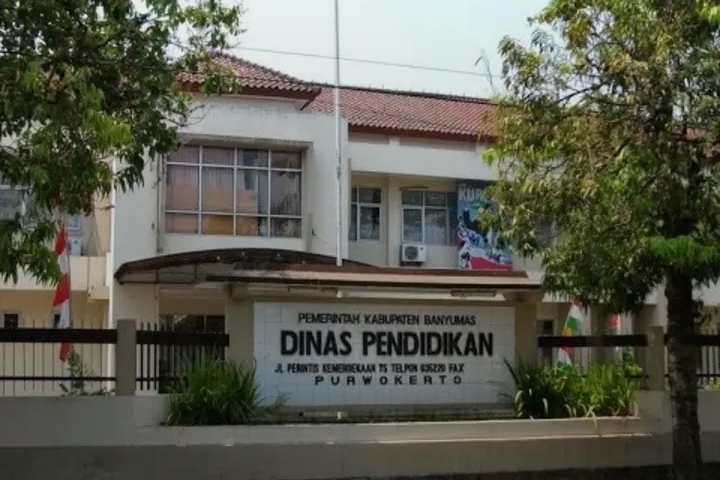 Pemkab Banyumas menargetkan penanganan 15 ribu anak tidak sekolah melalui strategi jemput bola, verifikasi data lapangan, serta penguatan PKBM dan kelas jarak jauh. (Ist)