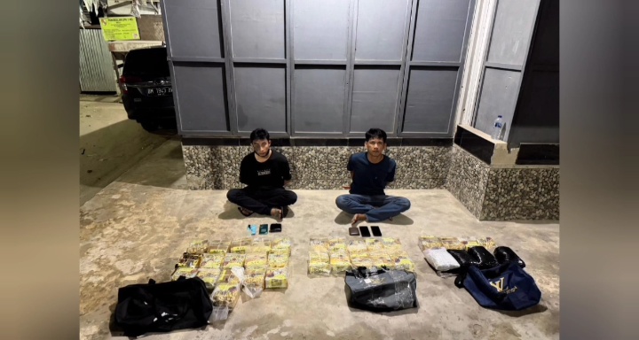 Bareskrim Polri bongkar jaringan narkoba Malaysia–Riau di Pekanbaru, sita hampir 30 kg sabu dan puluhan ribu ekstasi, tiga tersangka diamankan. (Foto: ReportaseNews/HO-Satgas NIC Bareskrim Polri)