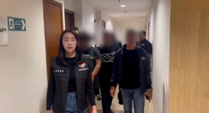 Polisi membongkar laboratorium tembakau sintetis di apartemen Senen, Jakarta Pusat. Seorang bandar ditangkap dengan barang bukti ratusan gram siap edar. (Foto: ReportaseNews/HO-Ditresnarkoba Polda Metro Jaya)