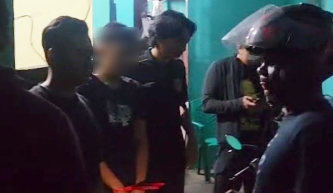 Kasus penyiraman air keras di Cengkareng viral, dua pelaku pelajar ditangkap dalam waktu kurang dari 12 jam oleh polisi. Motif sakit hati usai kalah sepak bola. (Foto: ReportaseNews/HO-Subdit Resmob Polda Metro Jaya)