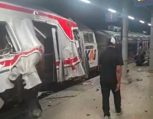 Empat penumpang KRL meninggal dunia dalam tabrakan CommuterLine dan kereta jarak jauh di Bekasi Timur. KAI fokus evakuasi dan penanganan korban. (Ist)