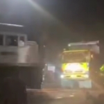 Kecelakaan kereta api Blitar terjadi saat truk mogok di perlintasan. KA Dhoho relasi Kertosono–Malang menabrak kendaraan yang melanggar peringatan. (Tangkapan Layar)