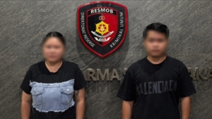 Pasangan suami istri ditangkap di Penjaringan, Jakarta Utara, karena mengelola tiga situs judi online dengan omzet ratusan juta rupiah per bulan. (Foto: ReportaseNews/HO-Subdit Resmob Polda Metro Jaya)