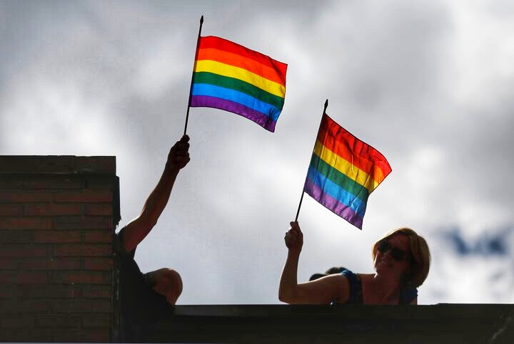 DPRD Jawa Barat menyiapkan Raperda perlindungan keluarga dari LGBT dan dampak digital. Usulan ini dipicu keresahan sosial dan lonjakan kasus HIV. (Foto: REUTERS/Mark Blinch)