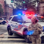 Penembakan terjadi di dekat Gedung Putih, Washington DC. Seorang pelaku tewas ditembak Secret Service setelah melepaskan tembakan di area kompleks White House saat Donald Trump berada di dalam gedung. (Foto: Anadolu)