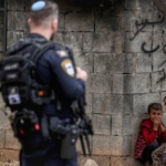 Dua anak Palestina terluka dalam serangan Israel di Tepi Barat menjelang Idul Adha. Aksi perusakan lahan, pohon, dan rumah warga kembali meningkat. (Foto: Anadolu)