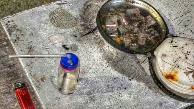 Patroli Brimob Polda Metro Jaya di Jakarta Barat mengamankan dua pemuda diduga membawa narkoba saat operasi KRYD di kawasan Tambora, Jakbar. (Ist)