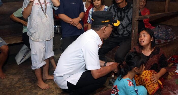 Bupati Tapsel Tinjau Lokasi Longsor Batangtoru, Satu Korban Belum Ditemukan