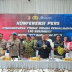 Bareskrim Polri mengungkap penyalahgunaan LPG subsidi di Klaten dan menangkap dua tersangka. Polisi menyita ribuan tabung dan mencegah kerugian negara miliaran rupiah. (Foto: ReportaseNews/HO-Humas Polri)