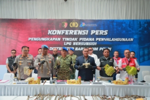 Bareskrim Polri mengungkap penyalahgunaan LPG subsidi di Klaten dan menangkap dua tersangka. Polisi menyita ribuan tabung dan mencegah kerugian negara miliaran rupiah. (Foto: ReportaseNews/HO-Humas Polri)