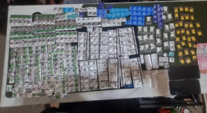 Polisi mengungkap peredaran obat berbahaya tanpa izin di Tanjung Priok, Jakarta Utara. Seorang pelaku diamankan beserta ratusan butir obat ilegal. (Foto: ReportaseNews/HO-Humas Polda Metro Jaya)