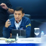 Buronan Interpol kasus penipuan online lintas negara ditangkap di Bandara Soekarno-Hatta. Polisi ungkap peran tersangka dan jaringan internasionalnya. (Foto: ReportaseNews/HO-Humas Polri)