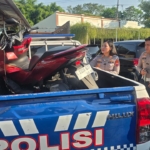 Satlantas Polres Grobogan mengungkap kasus tabrak lari maut di Jalan Ahmad Yani Purwodadi yang menewaskan pengendara Honda PCX. Sopir truk terancam 6 tahun penjara. (Foto: ReportaseNews/And)
