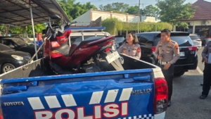 Satlantas Polres Grobogan mengungkap kasus tabrak lari maut di Jalan Ahmad Yani Purwodadi yang menewaskan pengendara Honda PCX. Sopir truk terancam 6 tahun penjara. (Foto: ReportaseNews/And)
