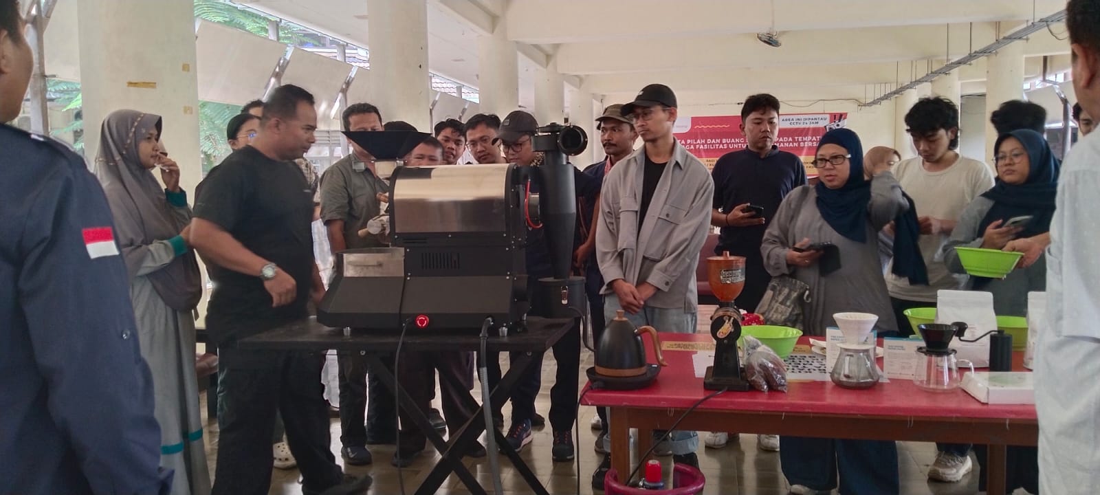 Workshop kopi IPB membedah proses kopi dari hulu hingga hilir, mulai dari kualitas biji, teknik roasting modern, hingga pembentukan cita rasa kopi premium. (Ist)