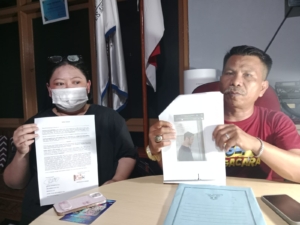Seorang wanita di Banyumas mengaku tertipu proyek penginapan fiktif hingga rugi Rp280 juta. Kasus kini dibawa ke jalur hukum pidana dan perdata. (Foto: ReportaseNews/Kus)