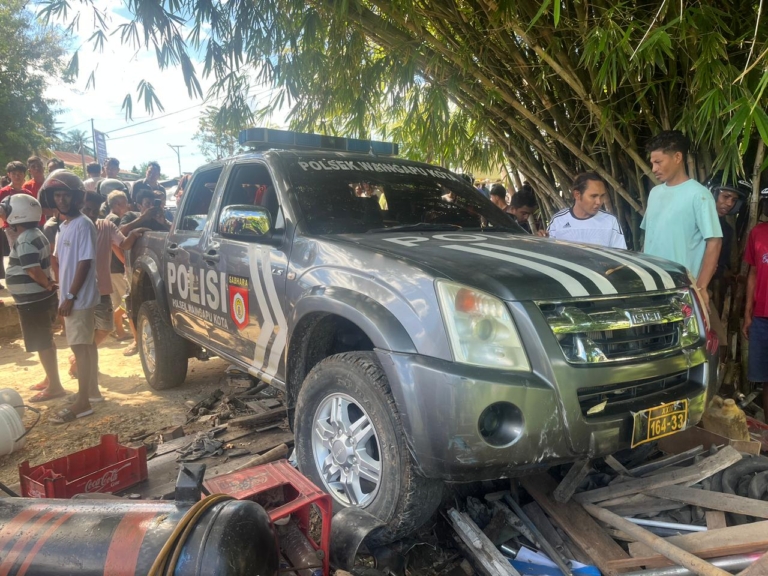 Mobil Patroli Kapolsek Tabrak Warga di Sumba Timur 