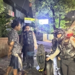 Tim Perintis Presisi Polda Metro Jaya mengamankan 15 terduga pelaku tawuran di Jakarta Timur. Polisi menyita tujuh celurit, tujuh handphone, dan empat sepeda motor. (Foto: ReportaseNews/HO-Humas Polda Metro Jaya)