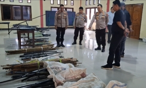 Langkah Persuasif Polres Flotim Didukung Kades dan Tokoh Masyarakat di Adonara