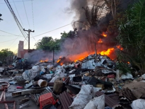VIDEO: Kebakaran Hebat Gudang Barang Bekas di Padangsidimpuan
