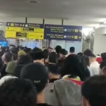 Percikan api pada LAA ganggu KRL Rangkasbitung, perjalanan dibatasi dan penumpang menumpuk di Stasiun Tanah Abang. (Ist)