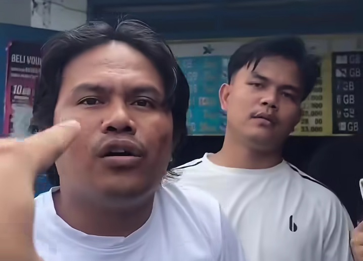 Pria berinisial ML ditangkap polisi usai diduga menendang ambulans yang hendak menjemput korban kecelakaan di Sukmajaya, Depok. (Tangkapan Layar)