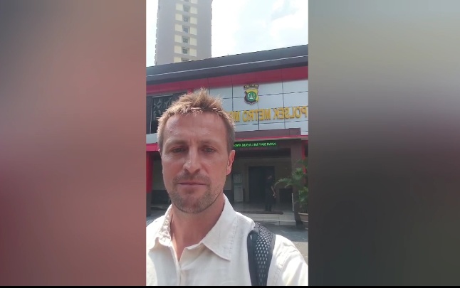 Polsek Metro Menteng berhasil mengembalikan HP milik warga Polandia yang dicuri di Kebon Sirih, Jakarta Pusat, dalam waktu kurang dari 24 jam. (Tangkapan Layar)