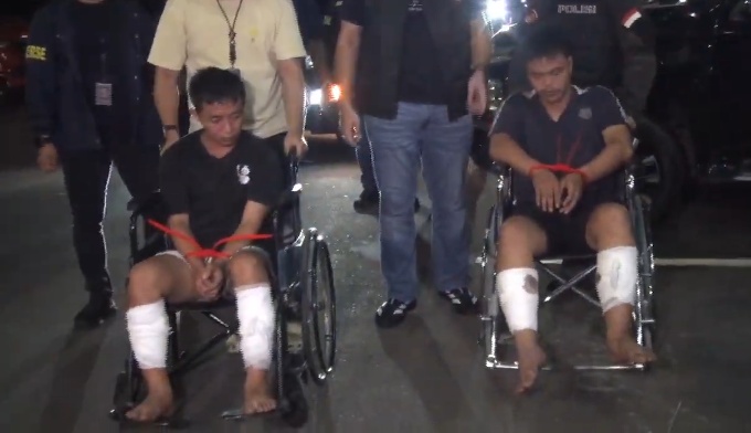 Polda Metro Jaya menangkap dua pelaku begal bersenjata api yang viral di media sosial. Polisi terpaksa menembak pelaku karena membawa senjata api saat hendak ditangkap. (Foto: ReportaseNews/Tama)