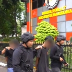 Ditresnarkoba Polda Metro Jaya menangkap dua pengedar tembakau sintetis di Klender dan Duren Sawit, Jakarta Timur. Polisi menyita 110,9 gram sinte siap edar. (Foto: ReportaseNews/HO-Ditresnarkoba Polda Metro Jaya)