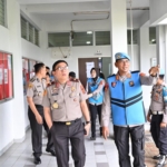 Wakapolda Jambi meninjau langsung tes Taruna dan Taruni Akpol berbasis CAT di Kampus Unama Jambi untuk memastikan seleksi berjalan transparan dan objektif. (Ist)