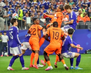 Belanda gagal mengamankan kemenangan setelah ditahan Jepang 2-2 pada laga Grup F Piala Dunia 2026. Gol penyeimbang Daichi Kamada lahir jelang laga berakhir. (Foto: Getty Images/Charlotte Wilson)