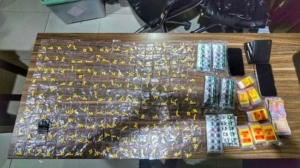 Satresnarkoba Polres Metro Bekasi menangkap dua pengedar obat terlarang di Cibarusah. Sebanyak 1.232 butir Tramadol dan Hexymer disita, pemasok masih diburu polisi. (Ist)