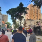 Gempa berkekuatan 7,2 dan 7,5 mengguncang Venezuela, menewaskan sedikitnya 188 orang serta melukai ribuan warga. Korban selamat menceritakan detik-detik mencekam saat bencana terjadi. (Foto: Al Jazeera/Julio Blanca)