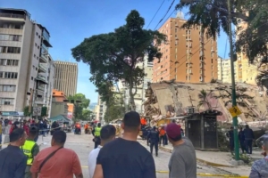 Gempa berkekuatan 7,2 dan 7,5 mengguncang Venezuela, menewaskan sedikitnya 188 orang serta melukai ribuan warga. Korban selamat menceritakan detik-detik mencekam saat bencana terjadi. (Foto: Al Jazeera/Julio Blanca)