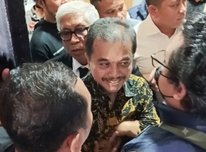 Kejari Jakarta Selatan mengabulkan penangguhan penahanan Roy Suryo dan dr Tifa dalam kasus dugaan tudingan ijazah palsu Jokowi. Keduanya tidak ditahan usai pelimpahan berkas. (Foto: ReportaseNews/Tama)